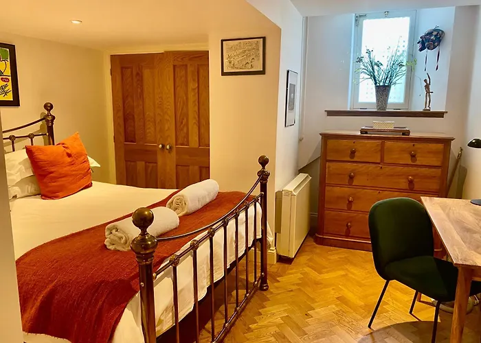 Luxury One Bed Garden Flat-Private Parking