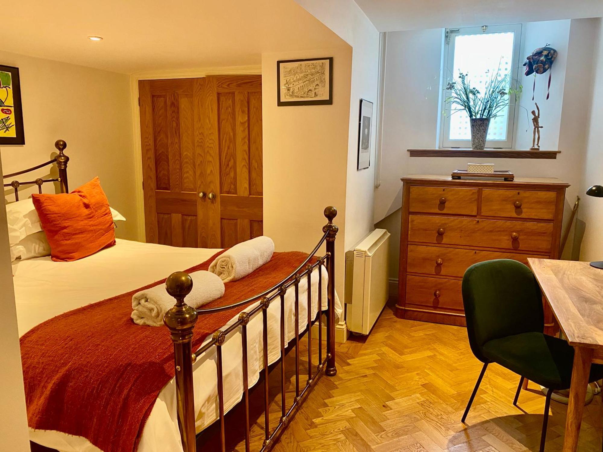 Luxury One Bed Garden Flat-private Parking * Bath